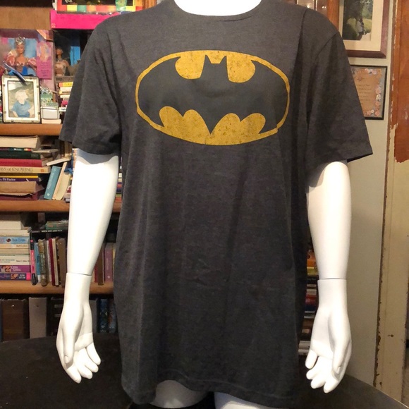NWT SIZE M BatMan T-shirt - Picture 2 of 6